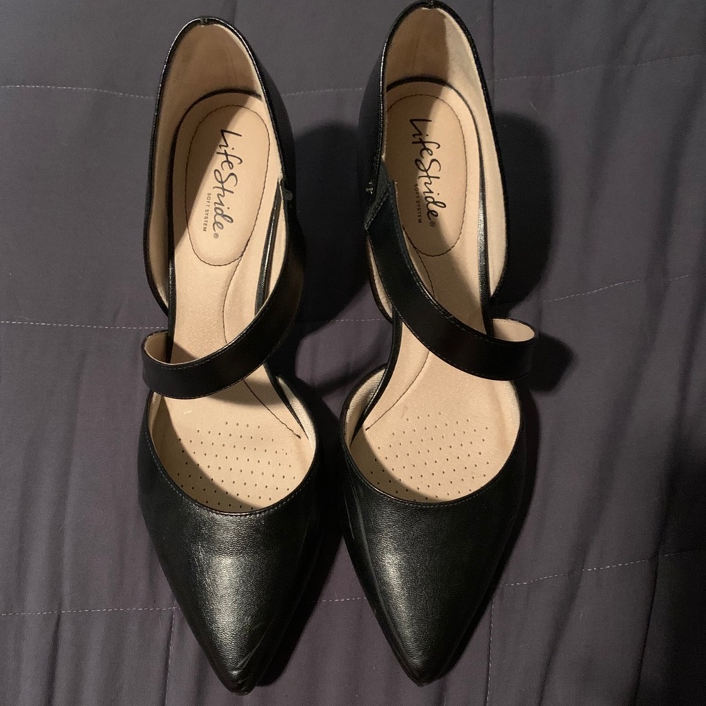Black Pumps- Life Stride